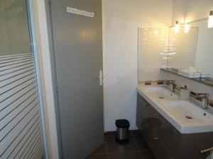 Maisons de vacances Gite Les Sables-d'Olonne, 3 pieces, 4 personnes - FR-1-426-226 : photos des chambres