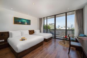Suite Gia Đình Hướng Vườn (Garden View Family Suite)