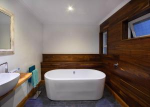 Top Decks Knysna SC - Lovely Ocean Views!