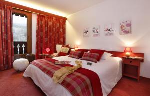 Hotels Hotel du Bourg : photos des chambres