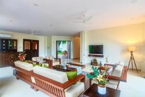SaffronStays Ananya - 4BR villa with pool, minibar & game room near river Ullas in Karjat