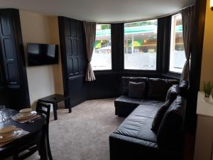 Entire holiday home with FREE parking & fast WIFI