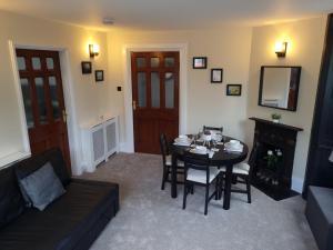 Entire holiday home with FREE parking & fast WIFI