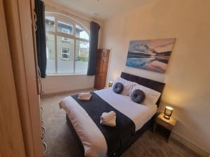 Entire holiday home with FREE parking & fast WIFI