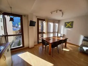 En el pleno centro de Biescas con garaje, ascensor y WiFi - Torla