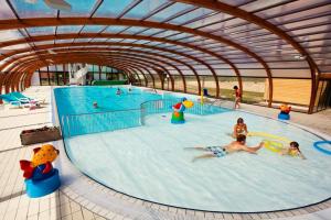 Maisons de vacances Bungalow de 3 chambres avec piscine partagee et jardin amenage a Litteau : photos des chambres