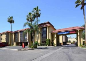 California Inn and Suites Bakersfield