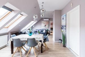 Sunny and Central 3-Bedroom Penthouse with Garage