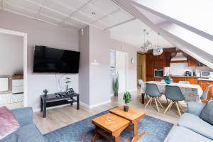 Sunny and Central 3-Bedroom Penthouse with Garage