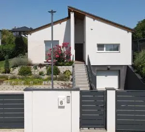 White Column House - إريد