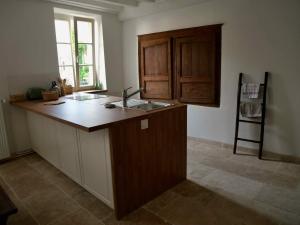 Grande maison - village de Noyers - 5 chambres
