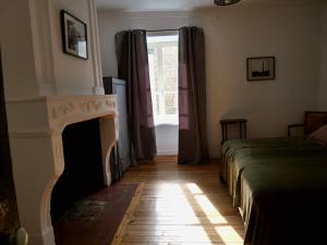 Grande maison - village de Noyers - 5 chambres