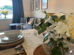 The Retreats 1 Kenfig Hill Pet Friendly 2 Bedroom Flat with King Size bed twin beds and sofa bed sleeps up to 5 people