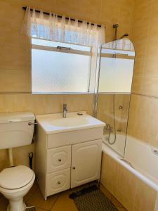 The Valley, tranquil 3 bedroom home with pool