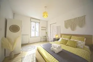 L'Eldorado - BEST KEYS - Idéal Pros, Couple & Famille - 1 Chambre et 1 Canapé-Lit Convertible - Cosy & Confort - Centre Ville - Netflix & WiFi Fibre - Check-in Autonome - Parking Facile & Gratuit - Maillot