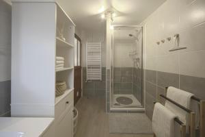 LEldorado - By BEST KEYS - Idéal Pros, Couple & Famille - 1 Chambre et 1 Canapé-Lit Convertible - Cosy & Confort - Centre Ville - Netflix & WiFi Fibre - Machine à Café Nespresso - Check-in Autonome - Parking Facile & Gratuit