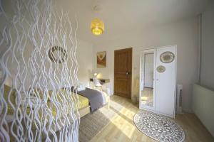 LEldorado - BEST KEYS - Idéal Pros, Couple & Famille - 1 Chambre et 1 Canapé-Lit Convertible - Cosy & Confort - Centre Ville - Netflix & WiFi Fibre - Check-in Autonome - Parking Facile & Gratuit