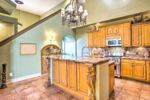 Spacious Grand Junction Home with Mountain View