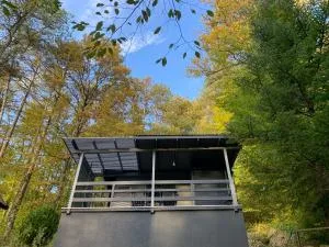 Off mode - Erdei faház a tóparton - Árpádtető