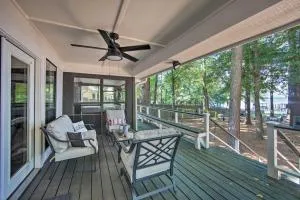 Luxe Lakehouse with Sunset Views on Lake Palestine! - Flint