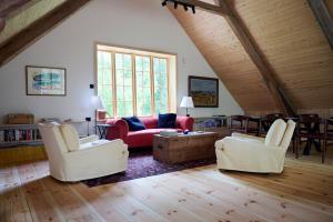 Spectacular 6-bed house in beautiful manor park