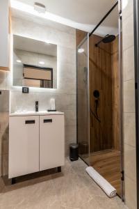 Silver Luxury Suites