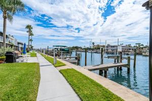 1b1b Waterfront Madeira Beach Yacht Club #231E