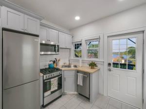 MidCentury Mod Suite, Hudson RiverMt Beacon Views