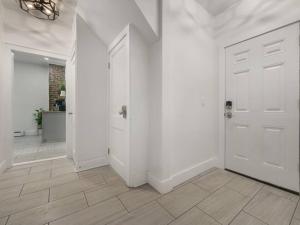 MidCentury Mod Suite, Hudson RiverMt Beacon Views