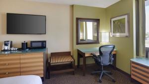 Standard Double Room with Two Double Beds room in Holiday Inn San Jose-Silicon Valley an IHG Hotel