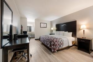 Superior King Room Non-Smoking room in Manor Inn College Station