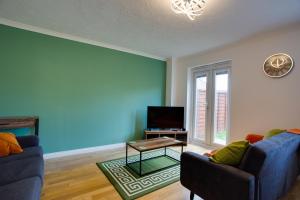 ST AUSTELL - Spacious Home, High Speed Wi-Fi, Free Parking, Garden