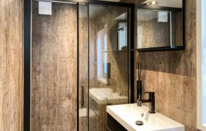 Stunning Home In Putten With Wifi