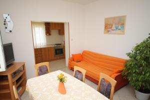 Three-Bedroom Apartment with Terrace and Sea View room in Apartments with a parking space Pag - 6291