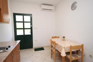 Apartments with parking space Pag - 6291