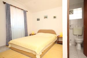 Apartments with a parking space Artatore, Losinj - 8007