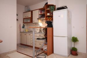 Apartments by the sea Jelsa, Hvar - 8751