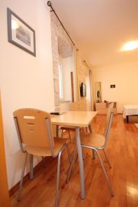 Apartments by the sea Komiza, Vis - 3035