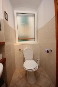 Apartments by the sea Komiza, Vis - 3035