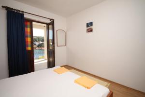 Apartments by the sea Basina, Hvar - 8749