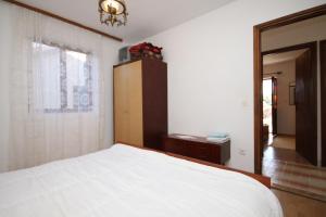 Apartments by the sea Basina, Hvar - 8749