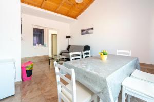 Apartments with parking space Bibinje, Zadar - 18275