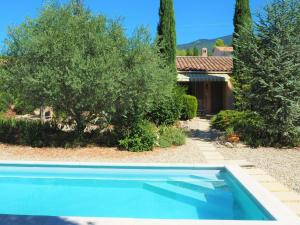 Holiday home with outdoor pool, Bédoin