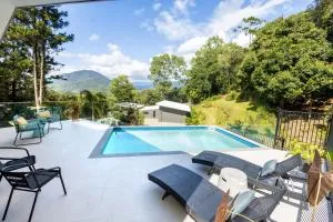 Treetops Retreat - Stratford