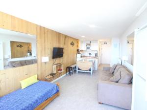 Studio rénové 45 pers, pied des pistes - FR-1-549-111