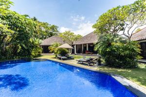 PROMO Tropical 3 BD Villa with office and parking - 4hvězdičkové hotely ve městě Kerobokan