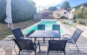 Maisons de vacances Amazing Home In Bazac With Outdoor Swimming Pool, 3 Bedrooms And Heated Swimming Pool : photos des chambres