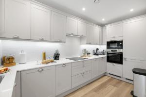 Design-Led Luxurious Townhouse Prime Location W Parking