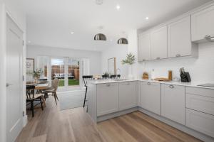 Design-Led Luxurious Townhouse Prime Location W Parking