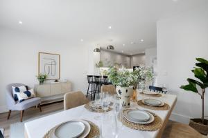 Design-Led Luxurious Townhouse Prime Location W Parking